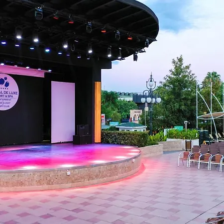 Üdülőközpont Crystal De Luxe & 5*