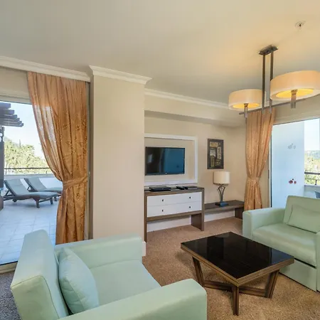 Üdülőközpont Crystal De Luxe & 5*
